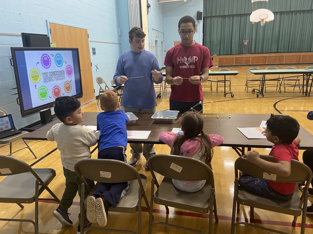 HPHS Robotics Club Outreach to Irving Students